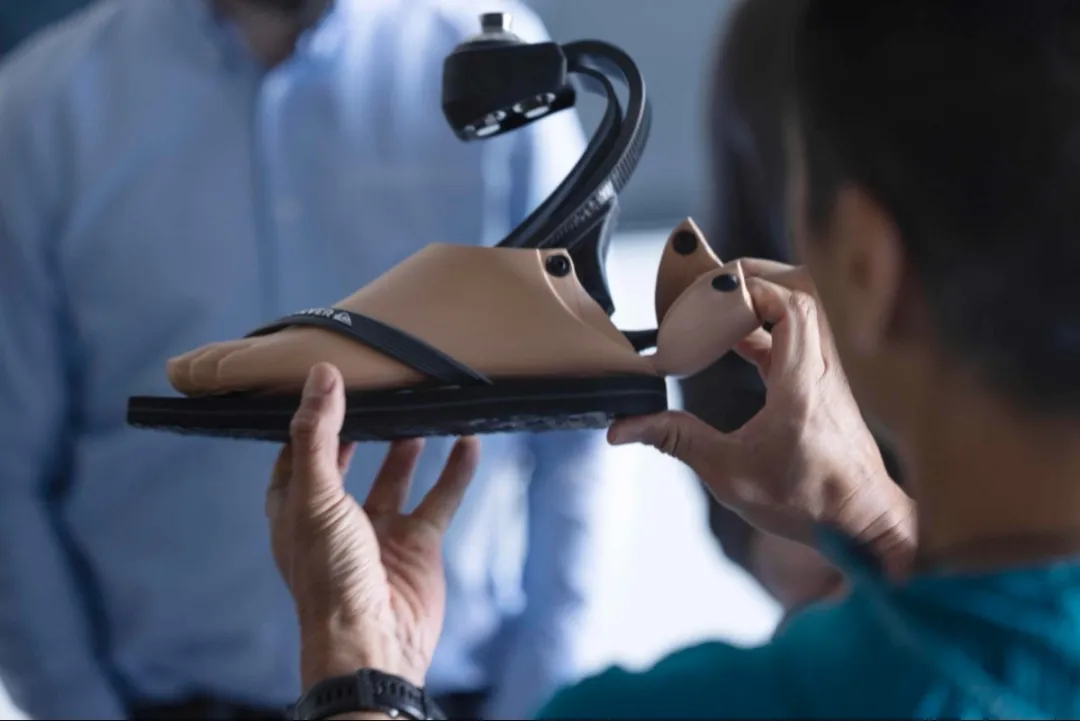 新款碳纖儲能徦腳