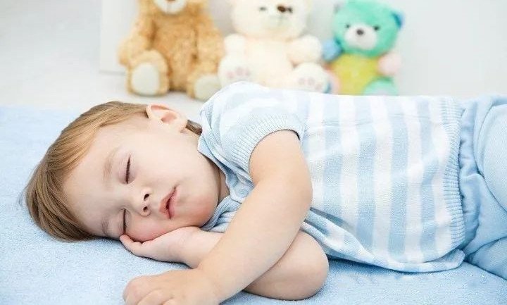 睡姿不正確會對脊柱側(cè)彎產(chǎn)生影響嗎？